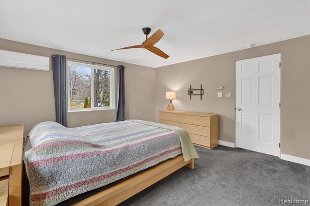 640 Sunset, White Lake, MI 48383