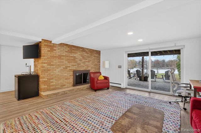 640 Sunset, White Lake, MI 48383