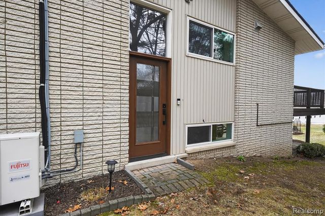 640 Sunset, White Lake, MI 48383