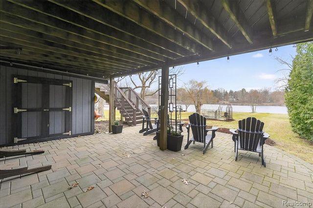 640 Sunset, White Lake, MI 48383