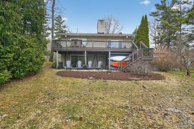 640 Sunset, White Lake, MI 48383