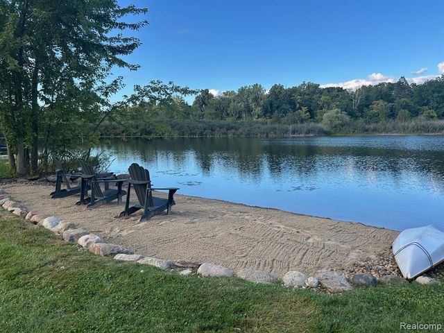640 Sunset, White Lake, MI 48383