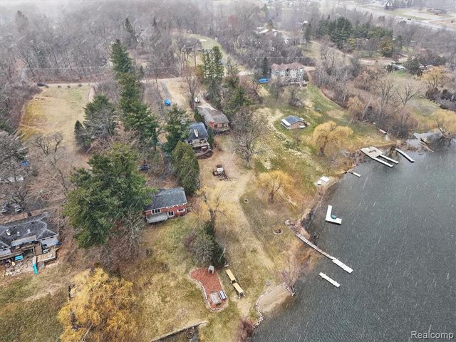 640 Sunset, White Lake, MI 48383