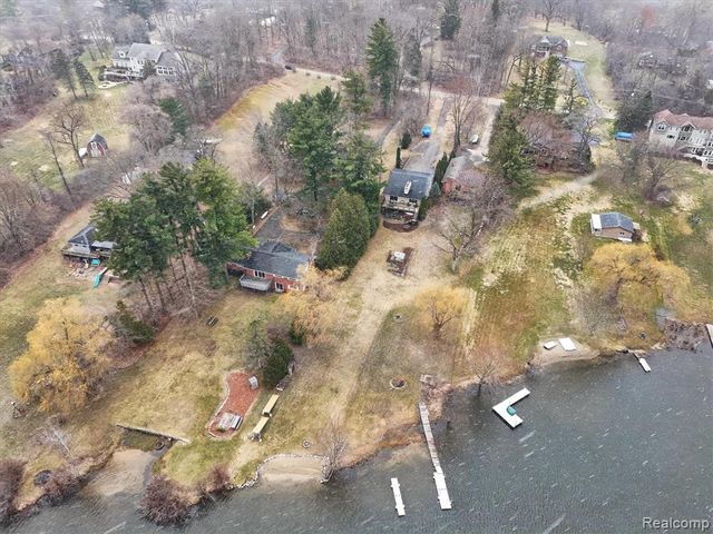 640 Sunset, White Lake, MI 48383