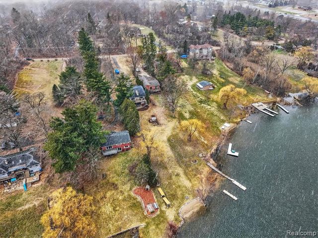 640 Sunset, White Lake, MI 48383