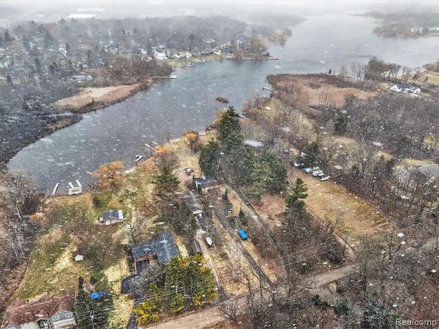 640 Sunset, White Lake, MI 48383