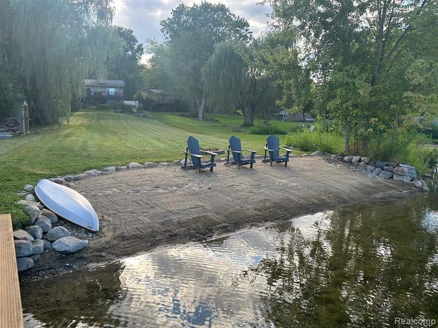 640 Sunset, White Lake, MI 48383