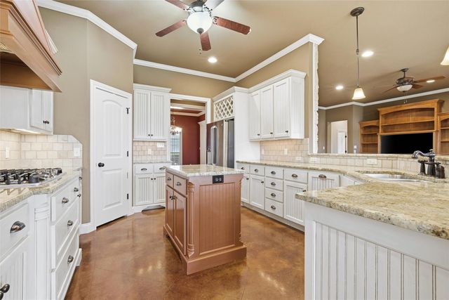 504 Casa Del Rancho Road, Lorena, TX 76655