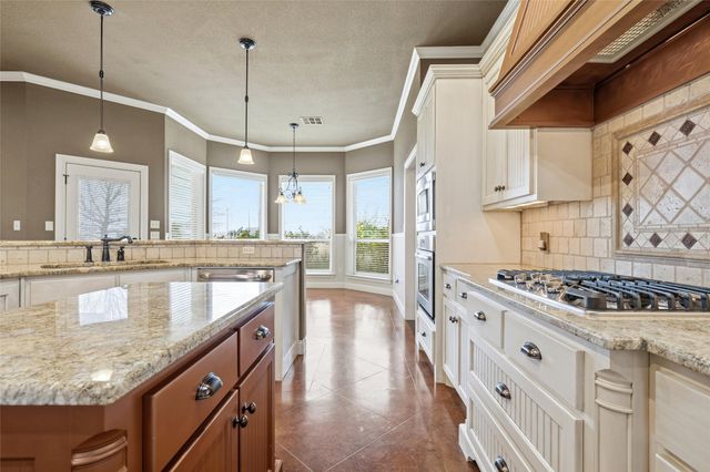 504 Casa Del Rancho Road, Lorena, TX 76655