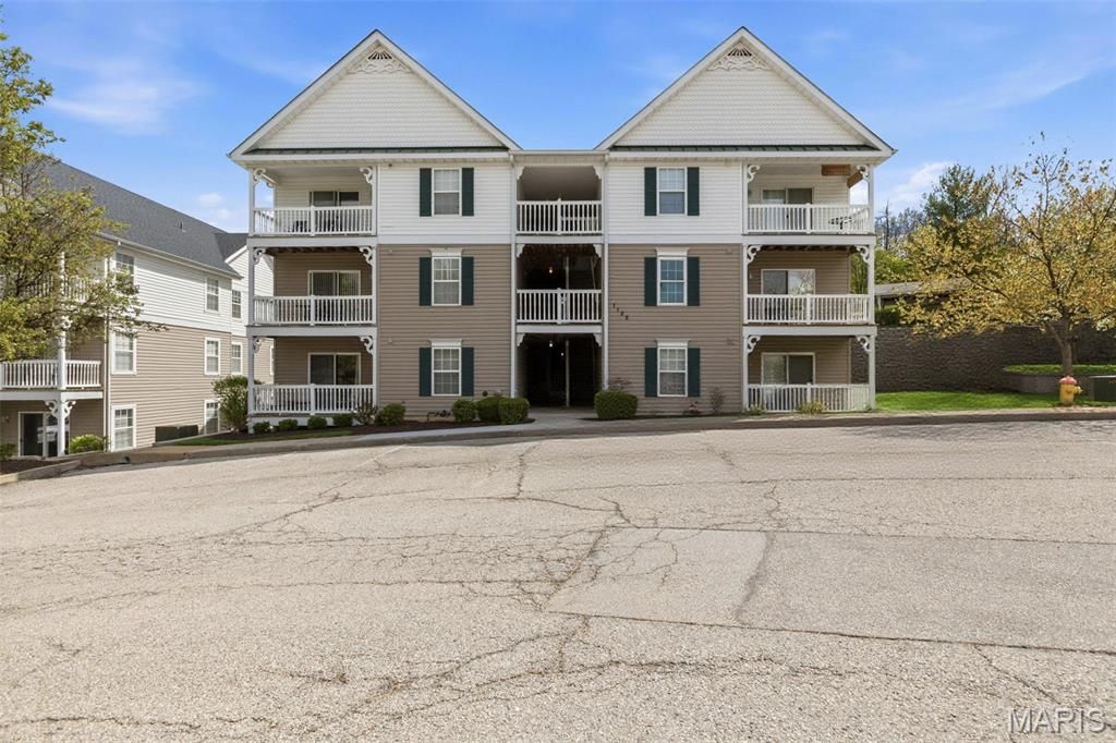 1125 Arbor Creek Drive 2B, St Louis, MO 63122