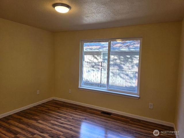 288 Decatur Avenue, Port Orchard, WA 98366