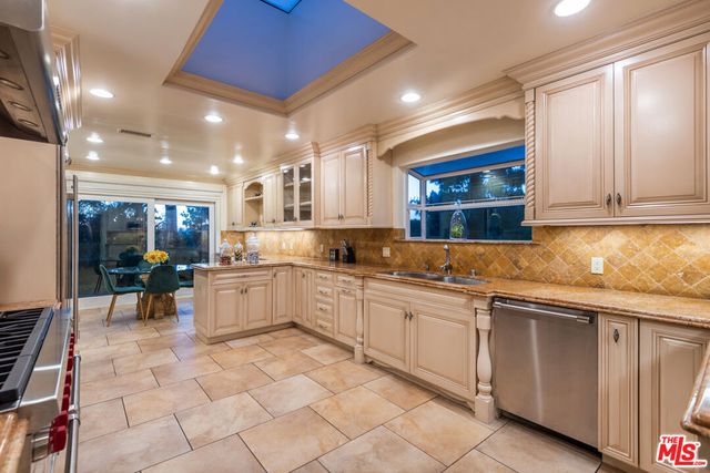1915 Loma Vista Drive, Beverly Hills, CA 90210