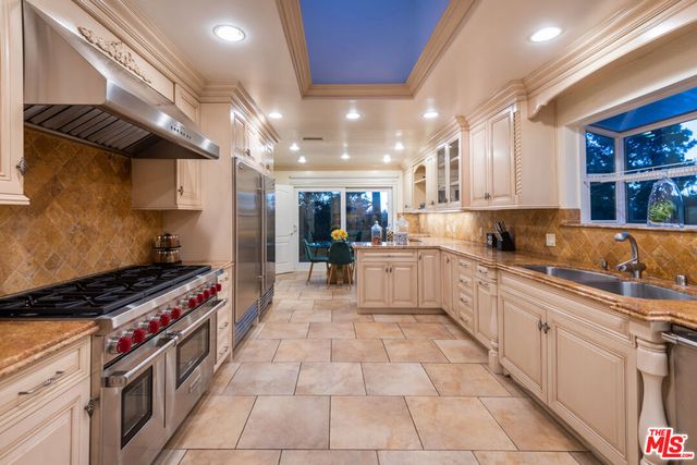 1915 Loma Vista Drive, Beverly Hills, CA 90210