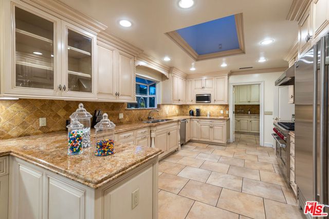 1915 Loma Vista Drive, Beverly Hills, CA 90210