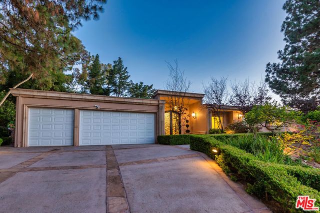 1915 Loma Vista Drive, Beverly Hills, CA 90210