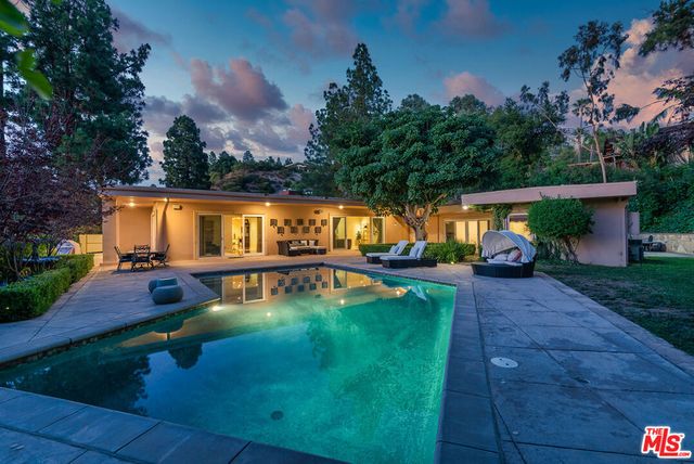 1915 Loma Vista Drive, Beverly Hills, CA 90210