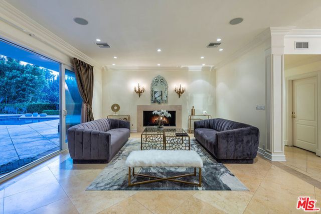 1915 Loma Vista Drive, Beverly Hills, CA 90210