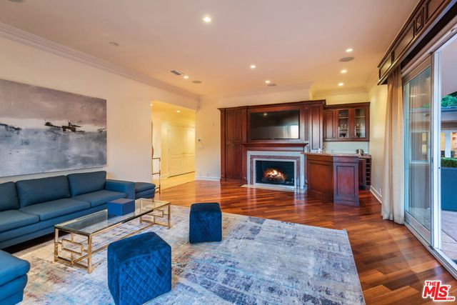 1915 Loma Vista Drive, Beverly Hills, CA 90210