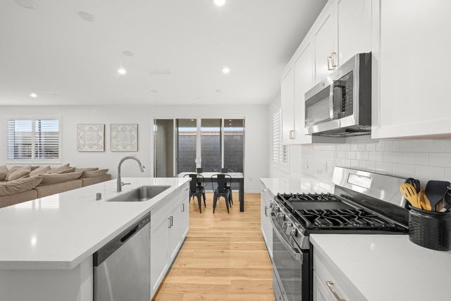 1128 Solace River Way, Roseville, CA 95747