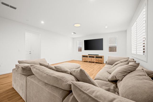 1128 Solace River Way, Roseville, CA 95747