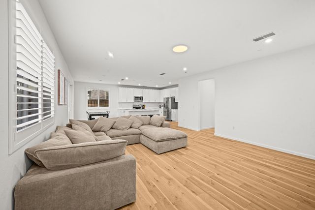 1128 Solace River Way, Roseville, CA 95747