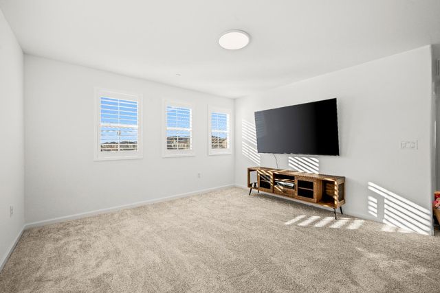 1128 Solace River Way, Roseville, CA 95747