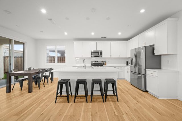 1128 Solace River Way, Roseville, CA 95747