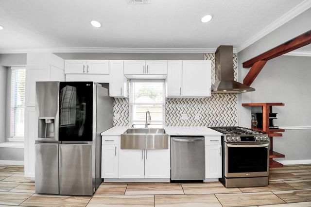 19219 Kristen Pine Drive, Humble, TX 77346