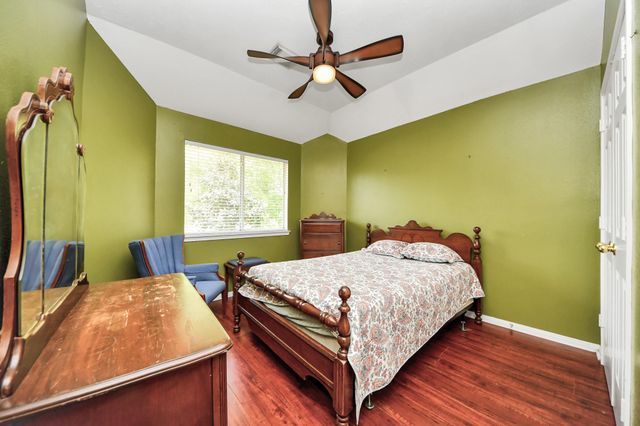 19219 Kristen Pine Drive, Humble, TX 77346