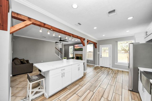 19219 Kristen Pine Drive, Humble, TX 77346