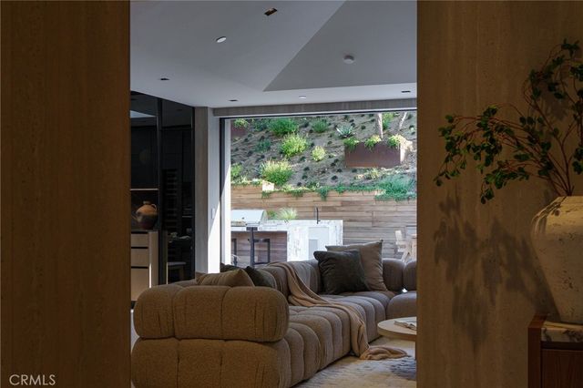 3187 Oakdell Rd, Studio City, CA 91604