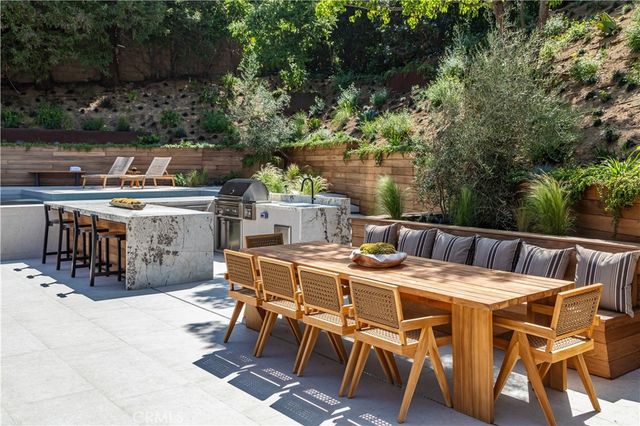3187 Oakdell Rd, Studio City, CA 91604