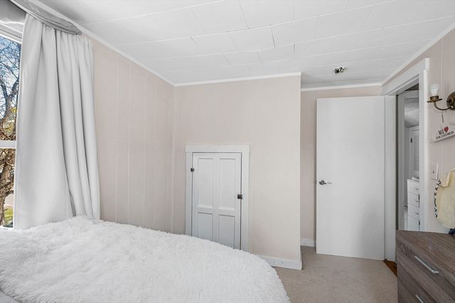 43 W 5th Ave, Lowell, MA 01854