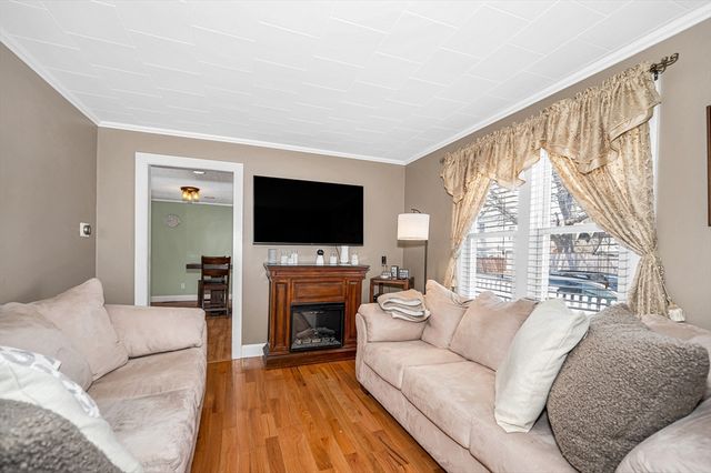 43 W 5th Ave, Lowell, MA 01854