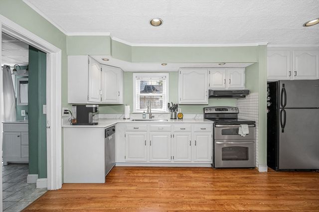 43 W 5th Ave, Lowell, MA 01854