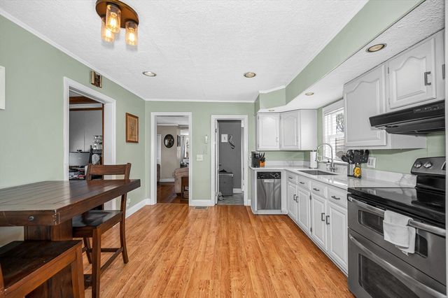 43 W 5th Ave, Lowell, MA 01854