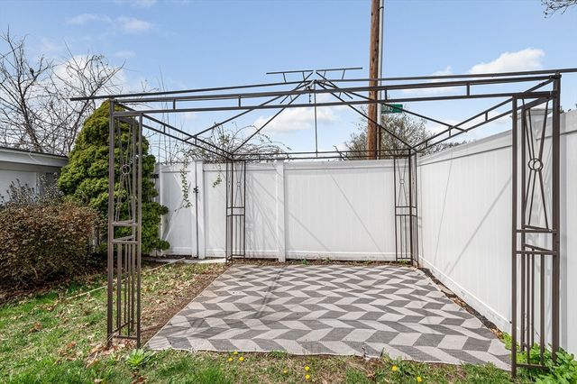 43 W 5th Ave, Lowell, MA 01854