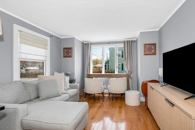 43 W 5th Ave, Lowell, MA 01854