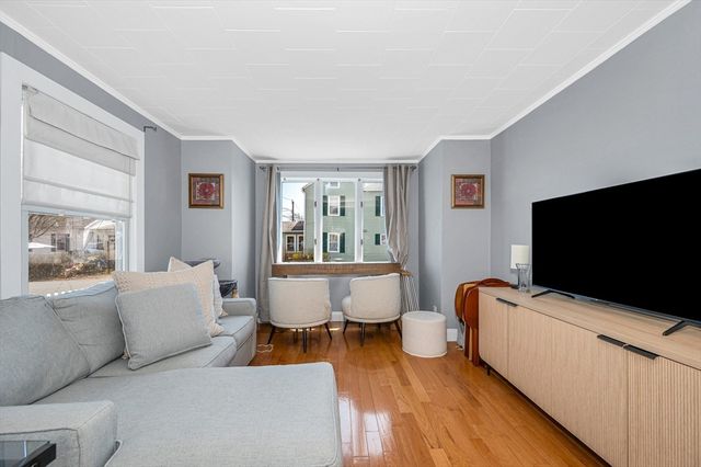 43 W 5th Ave, Lowell, MA 01854