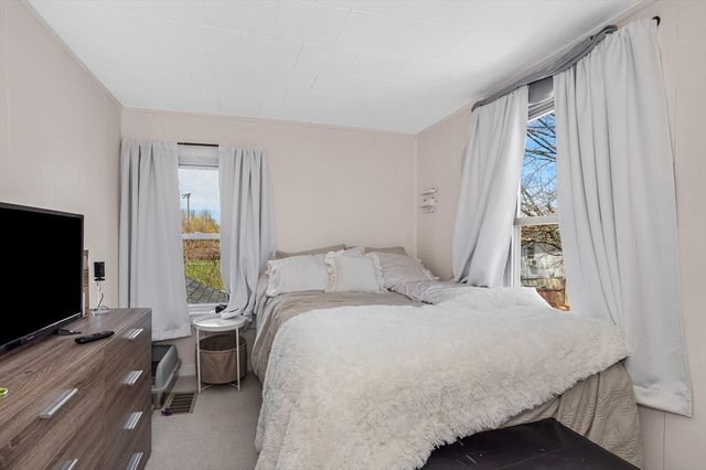 43 W 5th Ave, Lowell, MA 01854