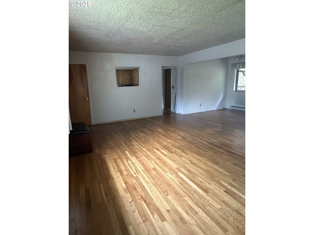 2475 WILLAMETTE FALLS Dr, West Linn, OR 97068