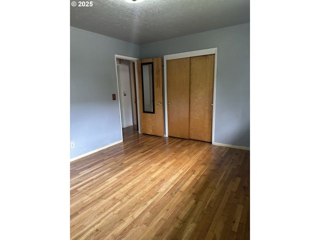 2475 WILLAMETTE FALLS Dr, West Linn, OR 97068