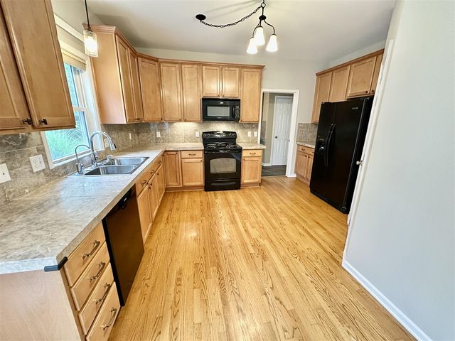 12868 Burgandy Drive, South Lyon, MI 48178