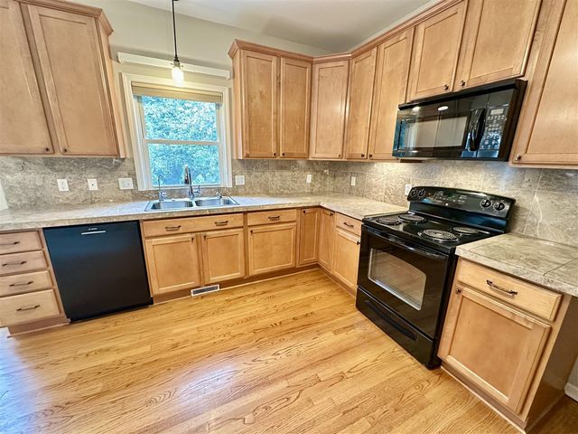 12868 Burgandy Drive, South Lyon, MI 48178