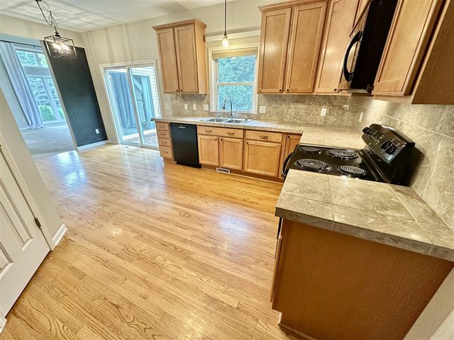 12868 Burgandy Drive, South Lyon, MI 48178