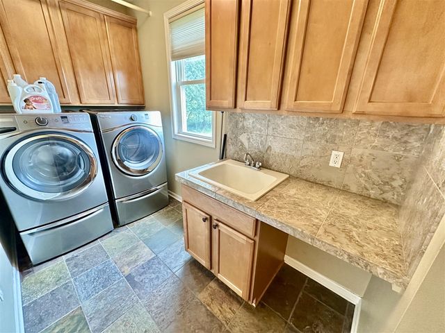 12868 Burgandy Drive, South Lyon, MI 48178
