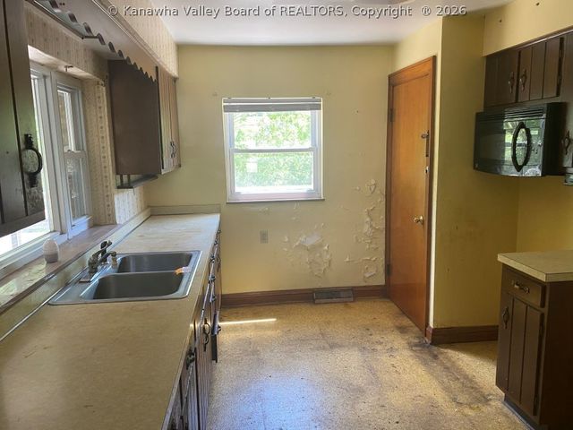 914 Lincoln Drive, South Charleston, WV 25309