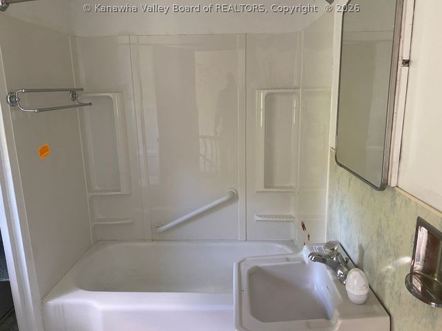 914 Lincoln Drive, South Charleston, WV 25309