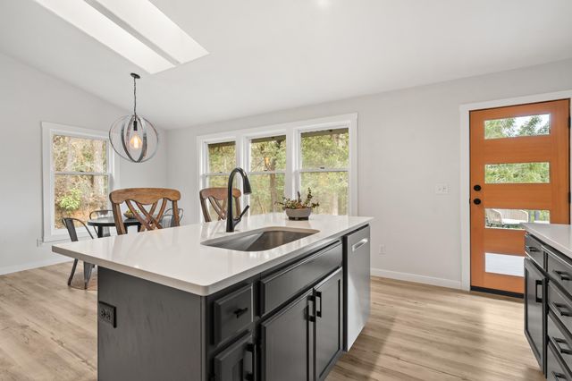 170 Pine Ridge Drive, Grants Pass, OR 97527