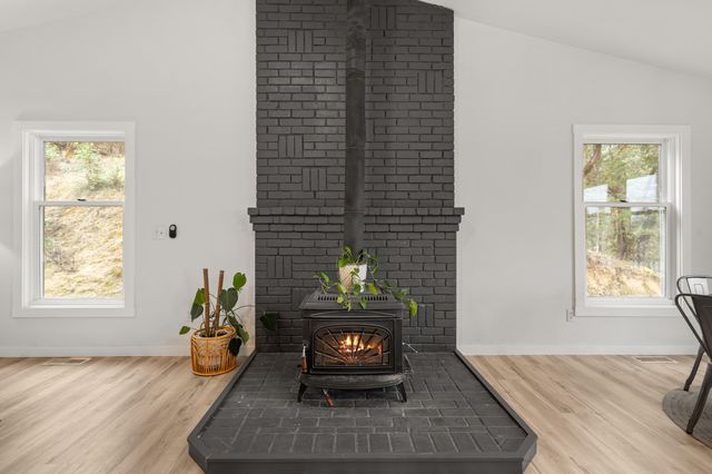 170 Pine Ridge Drive, Grants Pass, OR 97527